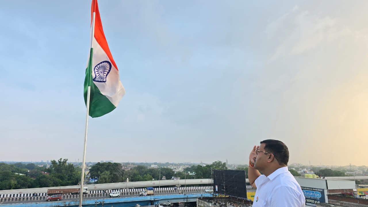 Santosh Sikarwar with the Indian national flag